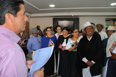 Visita de los integrantes del Comité Pawkar Raymi Peguche Tío 2019 al prefecto Pablo Jurado.