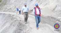 El prefecto de Imbabura, Pablo Jurado, acompañado de las autoridades locales y pobladores, recorre las carreteras de la parroquia.