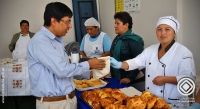 Los pequeños productores agropecuarios y artesanales se dieron cita a esta feria popular organizada en la Prefectura.