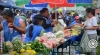 En las inmediaciones de la Terminal Terrestre de Ibarra, los comerciantes se instalaron para vender productos de calidad y a precios bajos para la preparación de la fanesca.