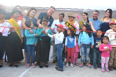Inauguración de las obras viales con la presencia de las autoridades de la Prefectura, Municipio de Ibarra y San Antonio.