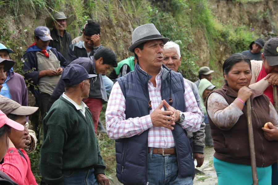 Minga comunitaria con la presencia del prefecto Pablo Jurado en Chugá.