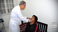 Personal médico de la Fundación Ecuatoriana Psoriasis brinda atención en esta jornada de solidaridad. 