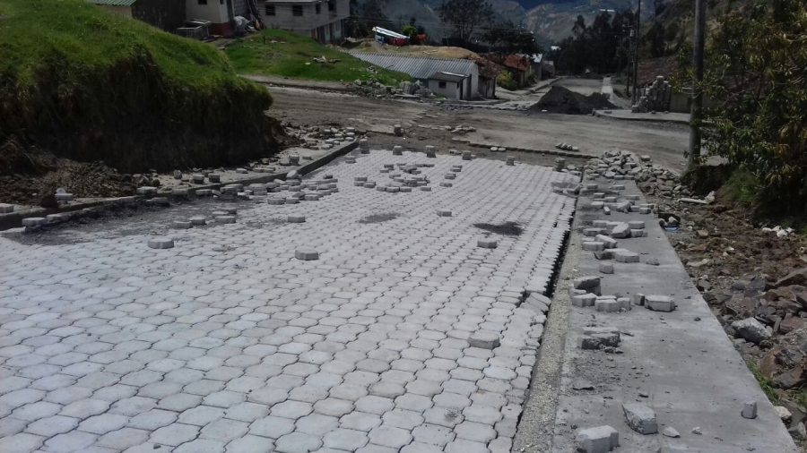 A paso lento avanzan los trabajos de adoquinado en las calles de Chugá, lo cual causa inconvenientes a los pobladores.  