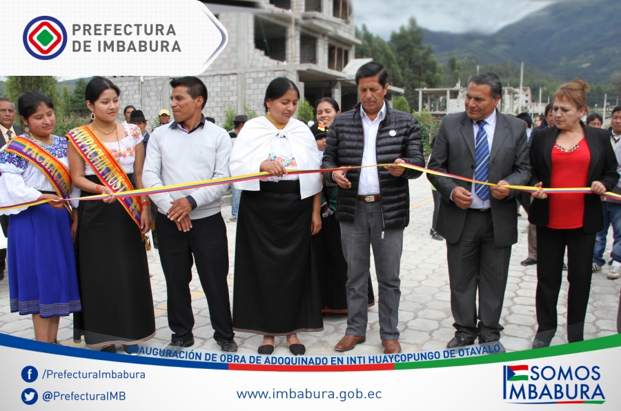 Acto de inauguración del adoquinado. 