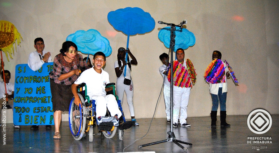 Mediante una obra teatro, las personas con discapacidad que son parte del Centro de Cuidado Diario “Mi Derecho a la Inclusión” expusieron como deben tratarlos los transportistas al hacer uso de sus unidades.
