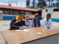 Firma de contrato para la ejecución de la obra vial en la comunidad Guachinguero.