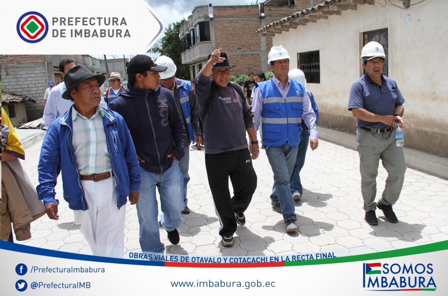 El prefecto Pablo Jurado y su equipo técnico recorren la vía Ilumán – Agato – La Compañía. 