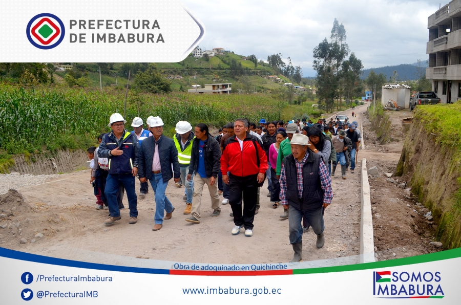 Visita a la obra de adoquinado en la parroquia Quichinche.