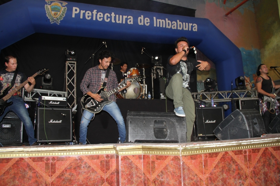 Actuación de la banda Danger.