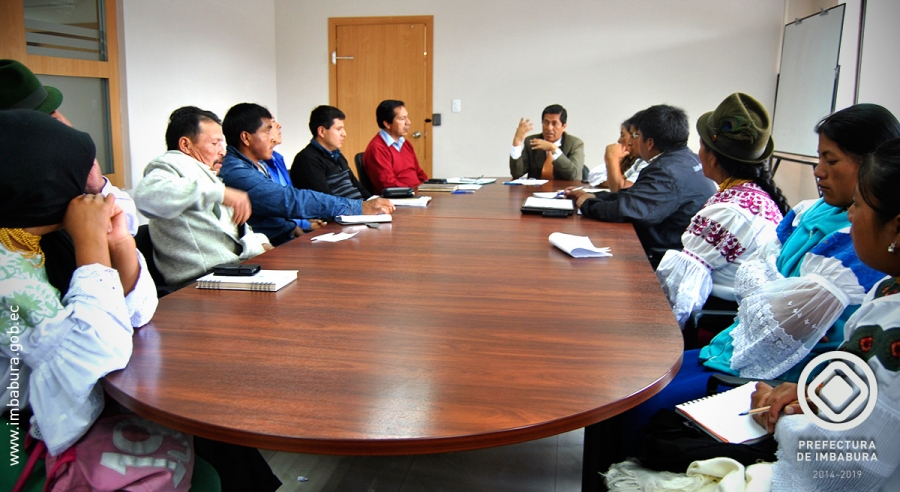Reunión con los dirigentes de La Esperanza y Angochagua para abordar el tema de la explotación de la mina de materiales, ubicada en Rumipamba.