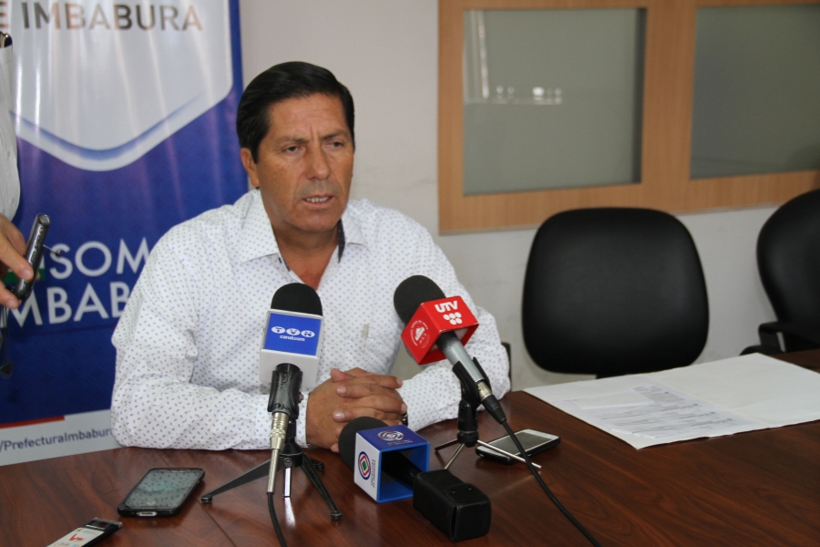 En rueda de prensa, el prefecto de Imbabura, Pablo Jurado, informa sobre su participación en el Tercer Foro Mundial Mayoral 3GMF.