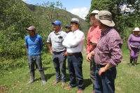 Con los pobladores, el prefecto Pablo Jurado planificó las acciones que se deben hacer en la parroquia.