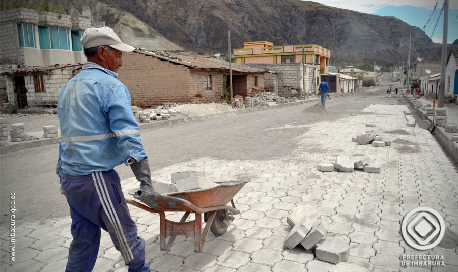 Los trabajos de adoquinado de las calles de Carpuela se encuentran en la recta final.