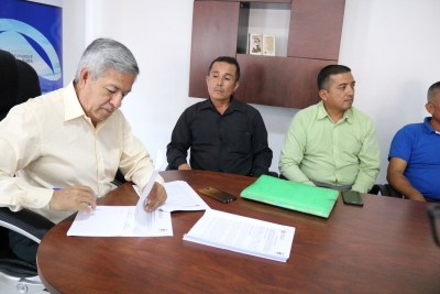 Firma de convenios para apoyar proyectos productivos en la Prefectura de Imbabura.  
