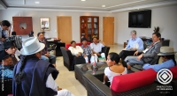 En el despacho de la prefectura, los dirigentes de las comunidades de San Roque expusieron la preocupación en torno al mejoramiento de las vías.