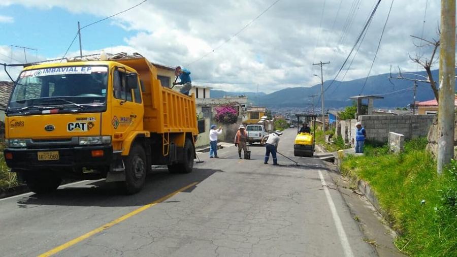 La Prefectura buscará financiamiento para llevar a cabo los estudios del proyecto de adoquinado de la vía San Antonio – Peguche. Esto servirá para gestionar recursos para la obra.