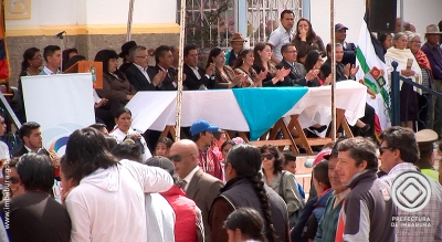La Sesión Conmemorativa por los 102 años de parroquialización de Quiroga se llevó a cabo en el parque central.