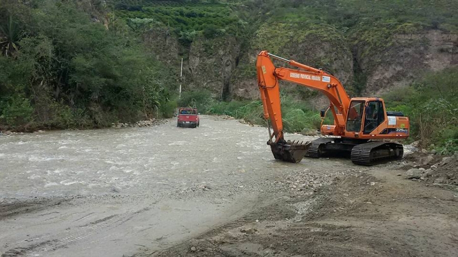 La Prefectura se apresta a construir una variante para sortear el peligro que significa transitar por la quebrada Guambi en la ruta Pimampiro – Sigisipamba.