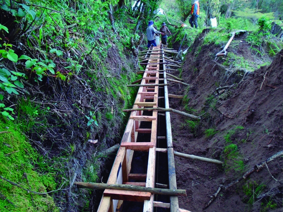 La transferencia de los recursos económicos para cubrir la competencia de riego permitirá a la Prefectura rehabilitar sistema de riego para dinamizar la producción agrícola en Imbabura. 