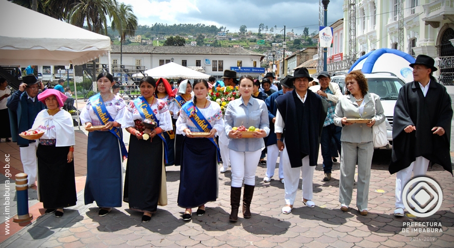 La viceprefecta María Gabriela Jaramillo durante el ritual de celebración del Sisay Pacha.