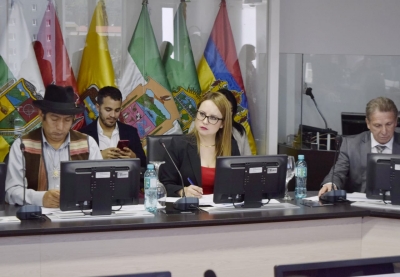 La prefecta subrogante de Imbabura, María Gabriela Jaramillo, junto a sus colegas, en la cita con autoridades del Gobierno Central.