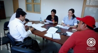El equipo técnico del programa califica la factibilidad de los proyectos que postulan para ganar fondos económicos.