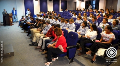 La autoridad provincial enfatizó que es necesario destacar el esfuerzo que cada día realizan las mujeres que son madres para colaborar con el sustento de sus hogares, a través de su trabajo abnegado. Por eso refirió que es merecido destacar su papel fundamental en la construcción de un país de paz y bienestar.