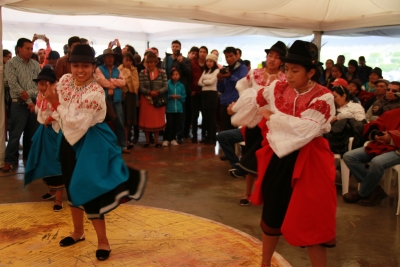 Las comunidades Zuleta y la Rinconada, ubicadas en la parte sur de Ibarra, organizaron una feria gastronómica y artesanal durante el feriado. Se exhibieron además bailes tradicionales.