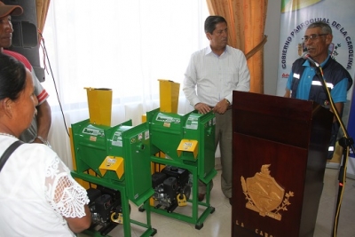 Dirigentes del sector agrícola agradecieron al prefecto Pablo Jurado por la entrega de máquinas desgranadoras que serán utilizadas en las labores del campo.