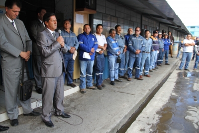 El prefecto de Imbabura, Pablo Jurado, durante el saludo de año nuevo a los trabajadores de la institución.