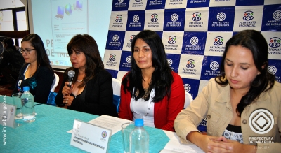 Autoridades y personal especializado en temas de violencia durante el lanzamiento de la campaña.