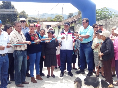 En la parroquia Peñaherrera del cantón Cotacachi se hizo realidad el adoquinado de las calles principales.