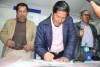 El prefecto de Imbabura, Pablo Jurado, firma el contrato para dar inicio a la ejecución de la primera fase de la obra de riego y agua potable.
