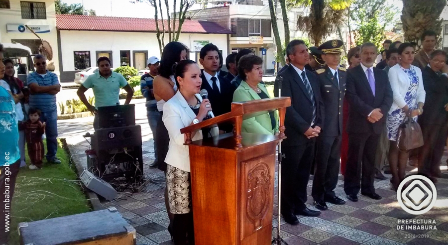 La Viceprefecta de Imbabura, María Gabriela Jaramillo, interviene en el acto cívico de recordación de la Batalla de San Antonio.