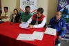 Firma de contrato para la ejecución de la obra de riego. Participan en el acto, el prefecto Pablo Jurado, el presidente del Gad Parroquial Asencio Farinango, y líderes de las comunidades.