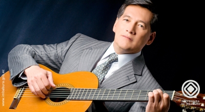 Carlos León Mantilla, maestro de la guitarra, ofrece un concierto de música este día viernes en el Salón Auditorio de la Prefectura. 