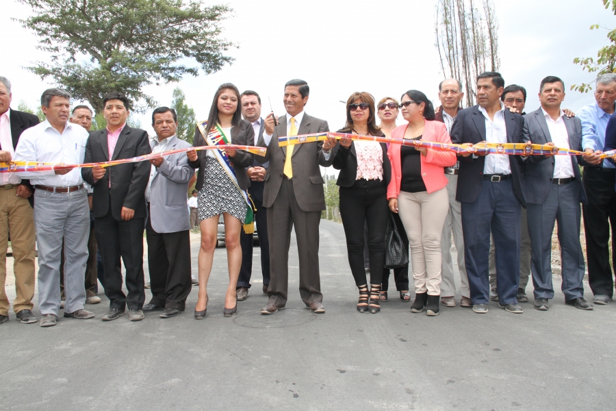 Las autoridades inauguraron la nueva obra que beneficia al sector rural y urbano de la parroquia.