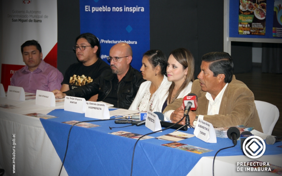 En la Prefectura, rueda de prensa de los representantes de la Comisión Técnica de Turismo para informar sobre la programación de carnaval en Imbabura. 