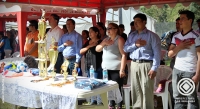 Autoridades provinciales, parroquiales y locales durante la inauguración del torneo deportivo.