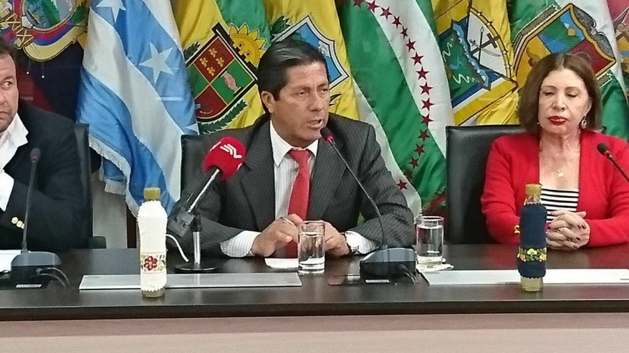Rueda de prensa en el Consorcio de Gobiernos Provinciales del Ecuador para referirse al archivo del proyecto. Allí intervino el prefecto de Imbabura, Pablo Jurado.