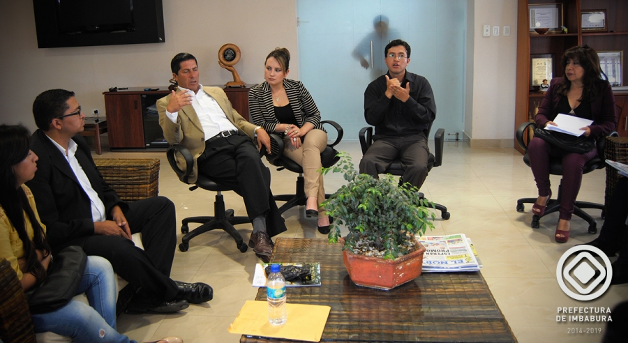 Las autoridades de la Prefectura y Patronato Provincial dialogan con los representantes de la Federación Nacional de Personas Sordas del Ecuador sobre fórmulas de apoyo dirigidas a este sector.