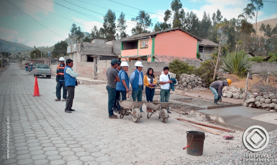 : Recorrido para verificar avances de la obra de asfaltado y adoquinado de la vía.