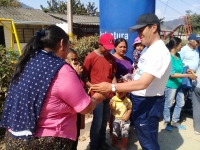 Durante su recorrido por esta parroquia, el prefecto de Imbabura, Pablo Jurado, se reunió con los productores de café.