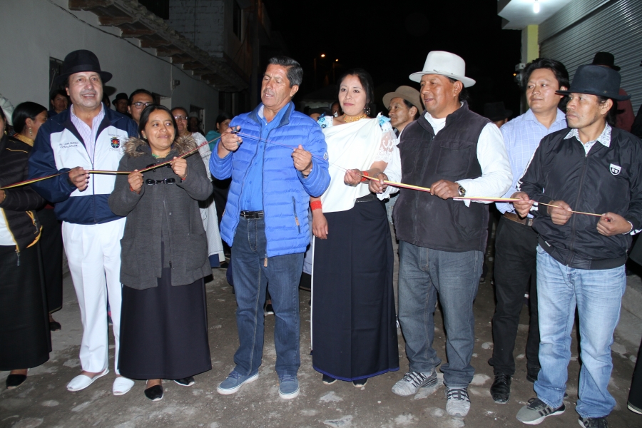 Con gran entusiasmo, las autoridades y habitantes del sector inauguraron la obra de empedrado.