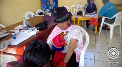 Personal médico del Patronato Provincial durante la jornada de atención médica a los moradores de esta parroquia.