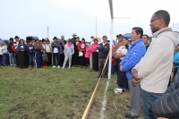 El prefecto de Imbabura, Pablo Jurado, inaugura el estadio en la comunidad San Francisco de Muenala.