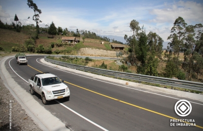 La carretera La Esperanza – Zuleta – Límite Provincial está adoquinada y asfaltada. Este paso conecta directamente con la provincia de Pichincha en donde también se ejecutó el asfaltado de la vía. 