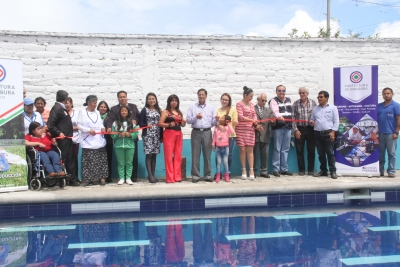 Autoridades de la Prefectura, Patronato Provincial, Municipalidad y beneficiarios durante la inauguración del complejo turístico.