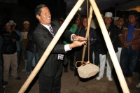El prefecto Pablo Jurado colocó la primera piedra para dar marcha a los trabajos.